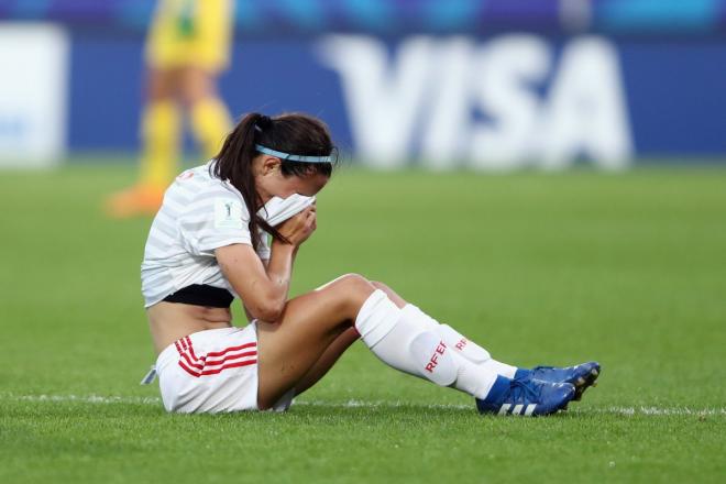 Aitana Bonmatí, abatida tras su expulsión en el partido de semifinales del Mundial sub 20