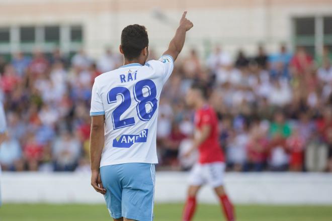 Raí celebra un gol con el Real Zaragoza en el partido de las Peñas (Foto: Daniel Marzo).