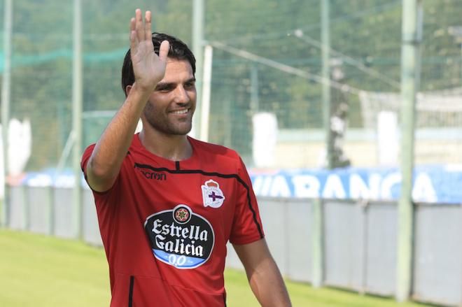 Michele Somma se entrena sobre el césped de 'El Mundo del Fútbol' de Abegondo (Foto: RCD).