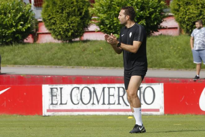 Rubén Baraja, durante un entrenamiento (Foto: Luis Manso)