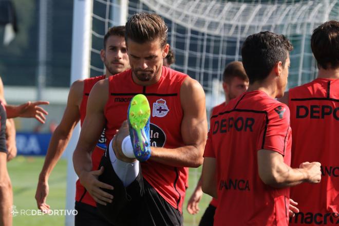 Christian Santos, durante el entrenamiento de este miércoles (Foto: RCD).