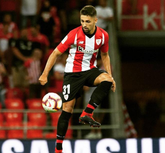 Nolaskoain trata de controlar un balón en su debut ante el Leganés (Foto: Instagram)