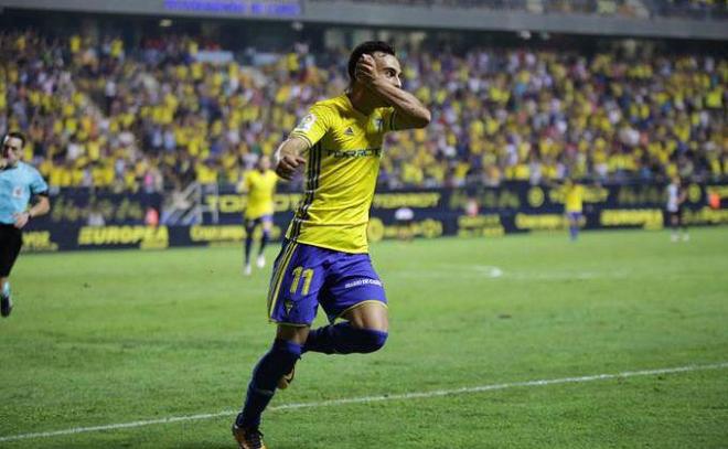 El jugador del Cádiz Álvaro García celebra uno de los goles anotados con el Cádiz durante la temporada 2017/18