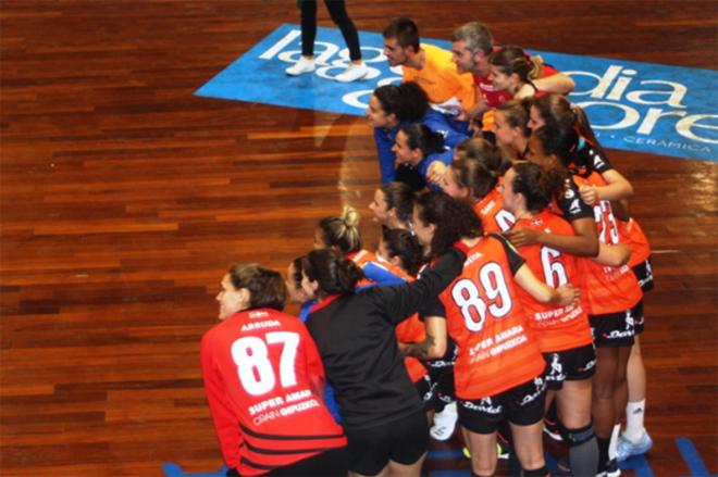 Las jugadoras del Bera Bera tras el encuentro. (Foto: Bera Bera).