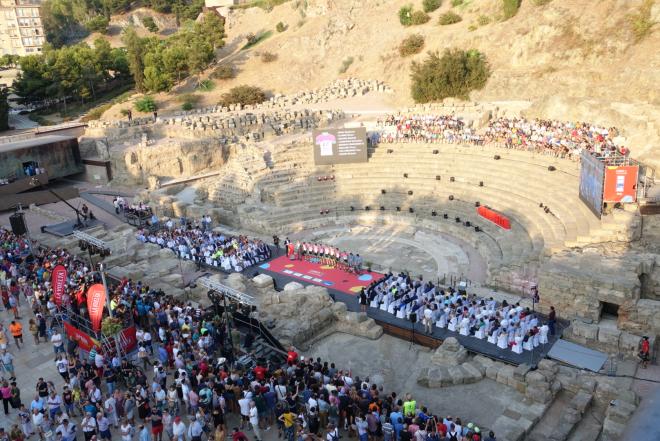 Espectacular vista de la presentación de La Vuelta desde el Teatro Romano.