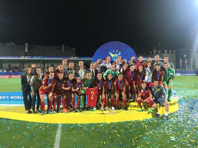 La selección española sub 20, con la medalla de plata.