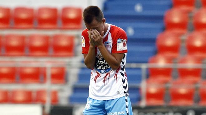 Yelko Pino lamentándose de un error con el Lugo (Foto: Xesus Ponte).