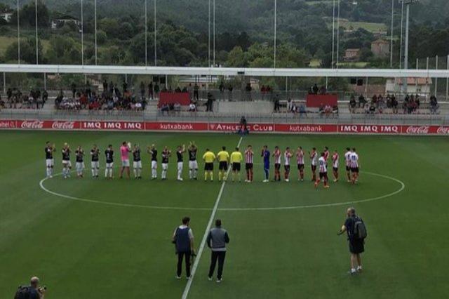 Bilbao Athletic y Tudelano antes de comenzar el partido en Lezama (Foto: CD Tudelano).