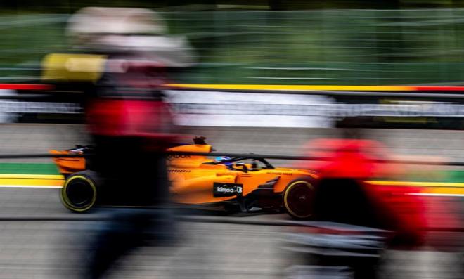 Fernando Alonso, en la sesión de entrenamientos del Gran Premio de Bélgica de Fórmula Uno (Foto: EFE).