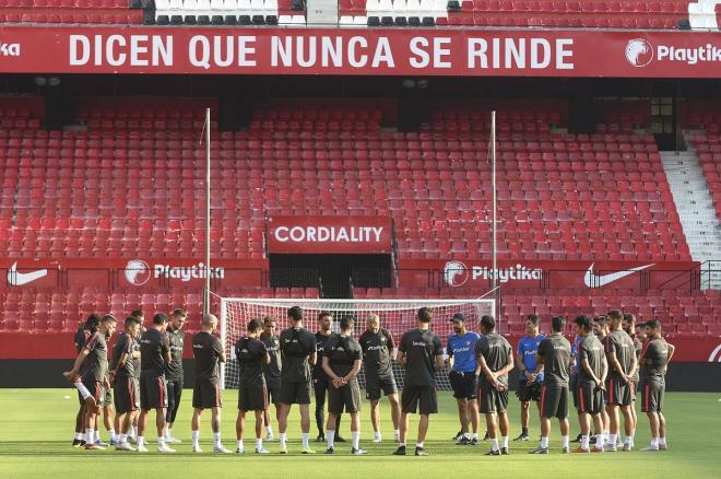 El Sevilla, entrenando en el estadio (Foto: SFC).