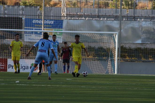 Un lance del partido entre el Ciudad de Lucena y el Cádiz B (Foto: CCF).