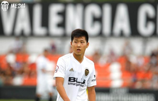 Kangin Lee juega con el Mestalla. (Foto: Valencia CF)