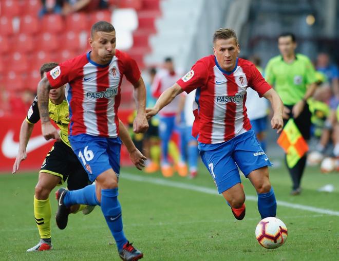 Robin Lod en una acción del partido frente al Nástic (Foto: Luis Manso).