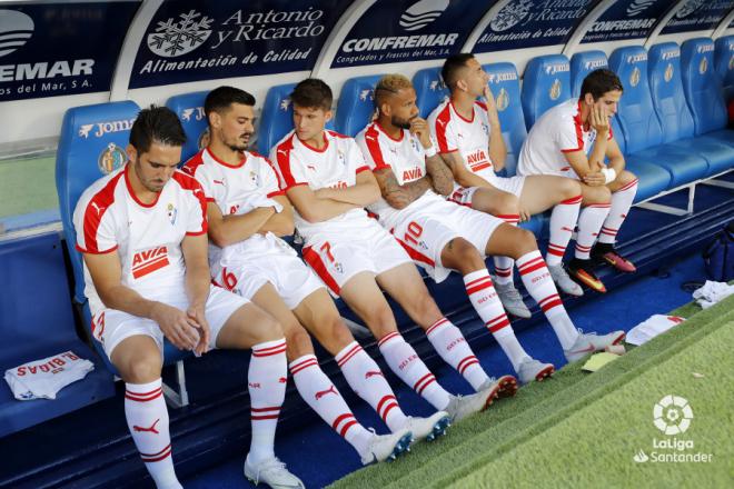 Sergio Álvarez en el Coliseum Alfonso Pérez ocupando un lugar en el banquillo del Eibar (Foto: LaLiga).