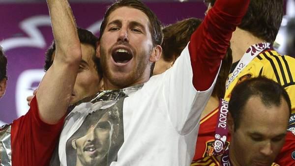 Sergio Ramos, con una camiseta de Puerta.