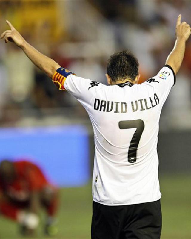 David Villa celebra un gol como capitán del Valencia CF
