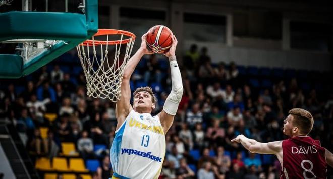 Bobrov en un encuentro con Ucrania. (Foto: solobasket).