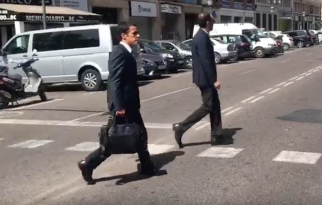 El abogado de Guedes sale de las oficinas del Valencia CF