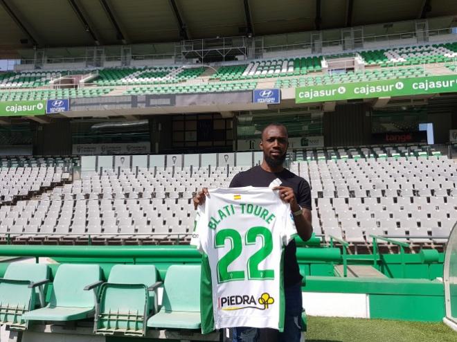 Blati Touré es presentado como nuevo jugador del Córdoba.