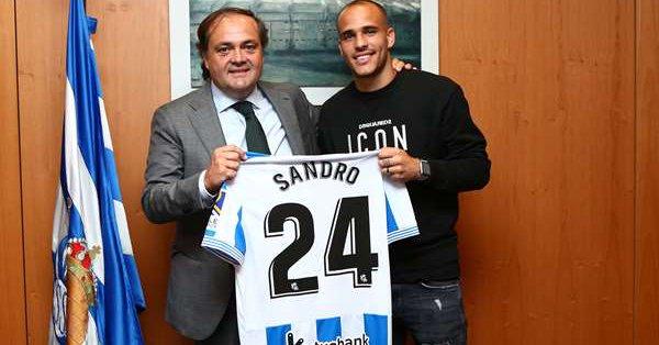 Sandro, junto a Jokin Aperribay. (Foto: Real Sociedad)