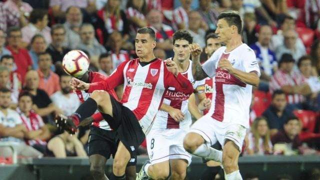 Dani García, uno de los nuevos, batalla ante el Huesca en San Mamés