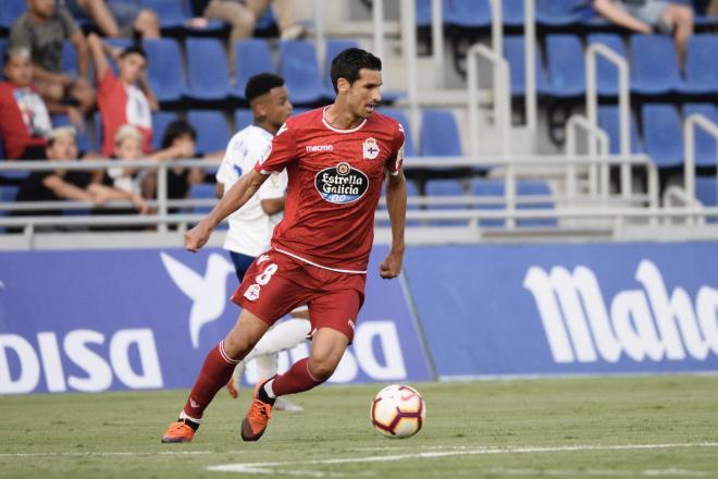 Vicente Gómez, durante un lance del Tenerife-Deportivo (Foto: Sandra Acosta).