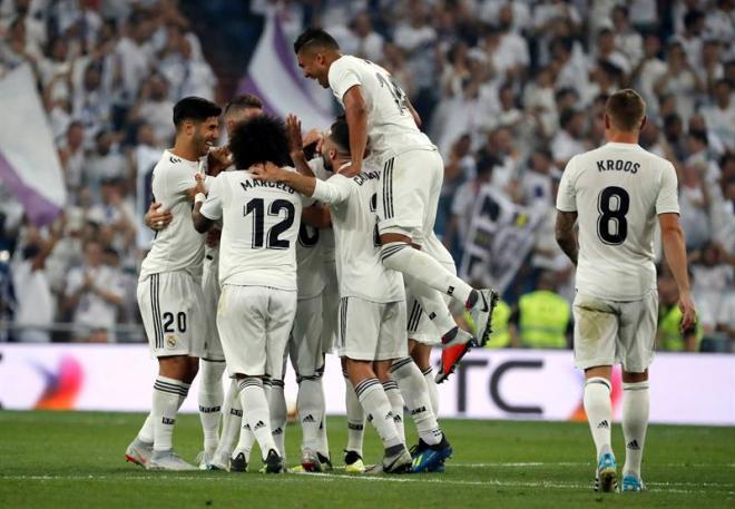 Los jugadores del Real Madrid celebra uno de los goles de Benzema ante el Leganés.