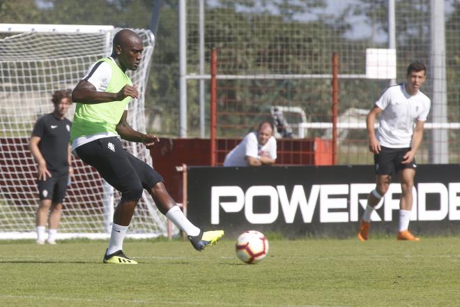 Babin durante un entrenamiento en Mareo (Foto: Luis Manso).