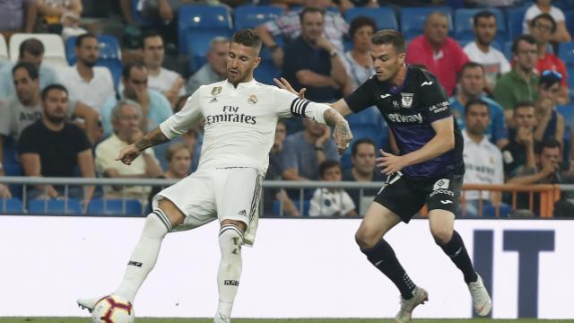 Sergio Ramos y Javi Eraso, durante el encuentro entre merengues y pepineros.