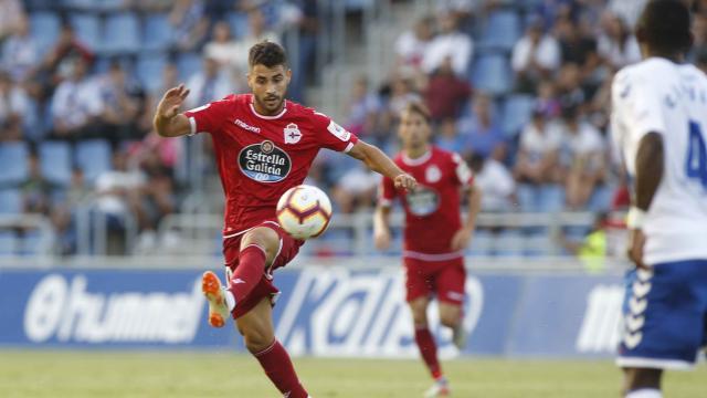 Carles Gil controla la pelota en el Heliodoro Rodríguez López (Foto: Sandra Acosta).