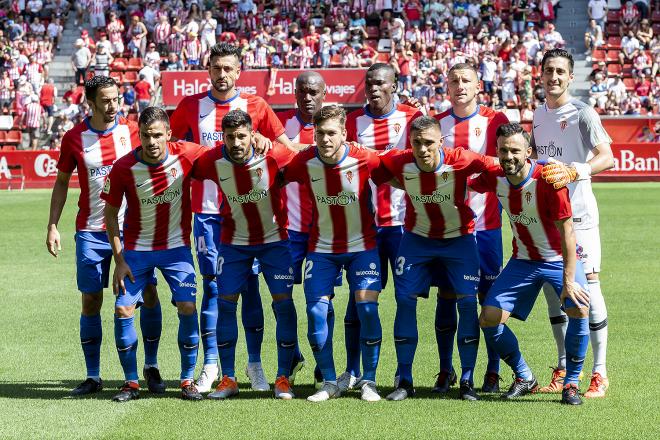 Once del Sporting ante el Extremadura (Foto: Luis Manso).