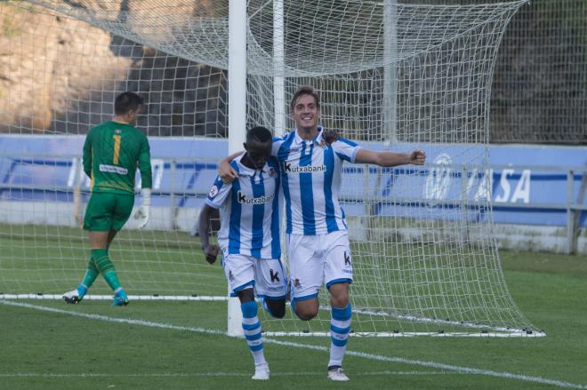 Celorrio junto a Zourdine celebrando su gol. (Foto: Karlos Aginaga).