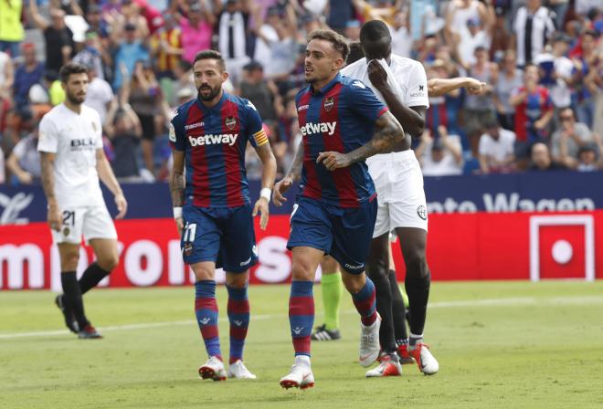 Roger celebra un gol en el Levante-Valencia (Foto: David González)