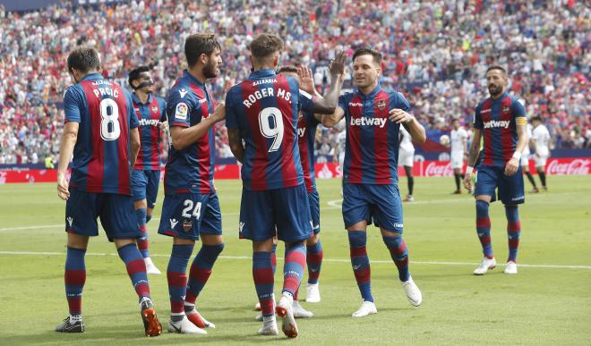 Los jugadores del Levante, celebrando un gol.