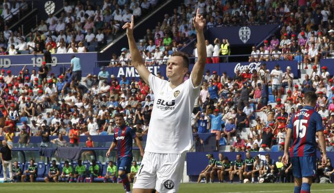 Cheryshev celebrando su gol ante el Levante (Foto: David González)