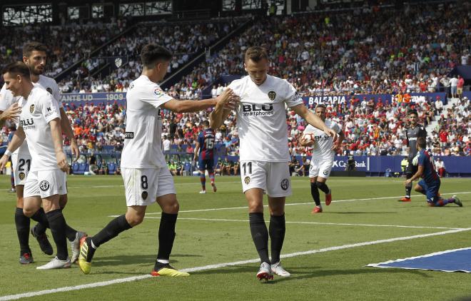 Gol de Cheryshev en el Levante-Valencia. (Foto: David González)