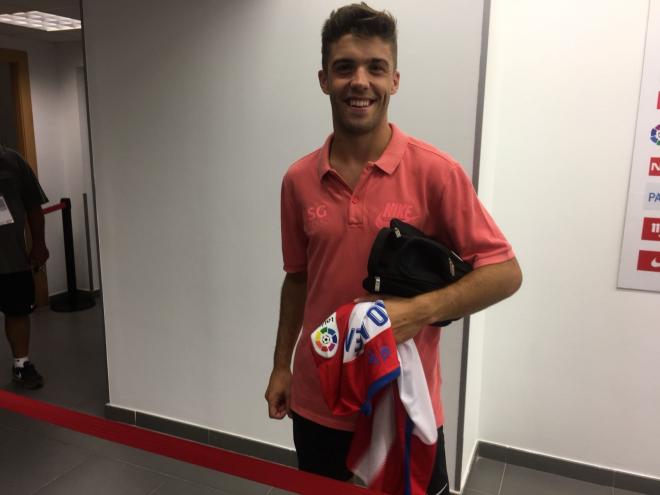 Nacho Méndez sonriente en la zona mixta de El Molinón.