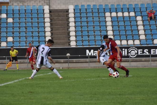 Caye en la acción del gol (Foto: Tenor).