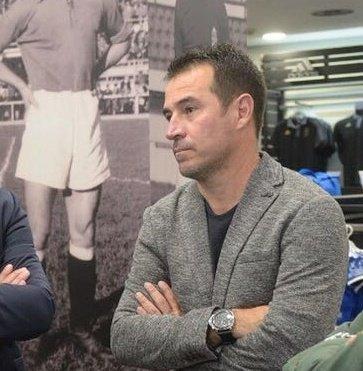 Del Olmo en la presentación de la tercera equipación este lunes (Foto: RealOviedo).