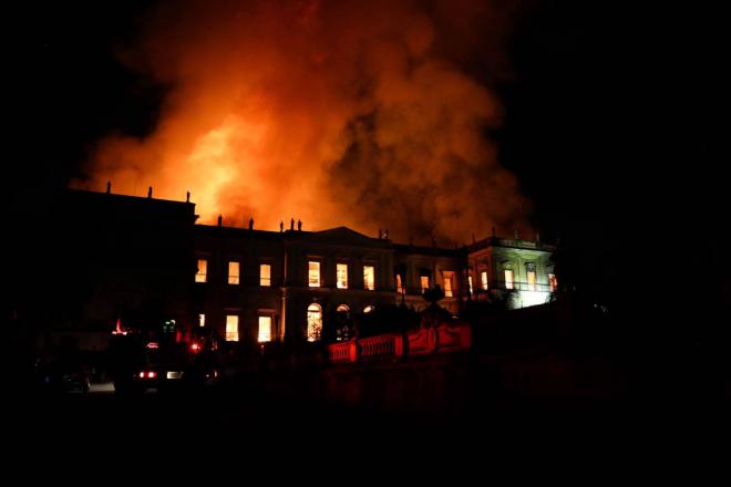 El Museo Nacional de Río de Janeiro, en llamas (Foto: EFE).