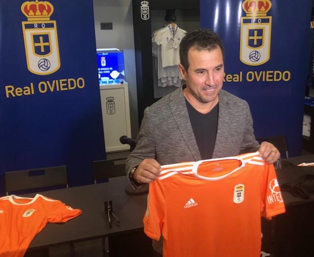 Joaquín del Olmo en la presentación de la tercera equipación (Foto: ElDesmarque).