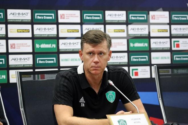 Igor Lediakhov ante los medios como entrenador del Akhmat Grozny.