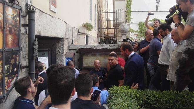 Ronaldo, por las calles de Valladolid tras su presentación como máximo accionista del Pucela.