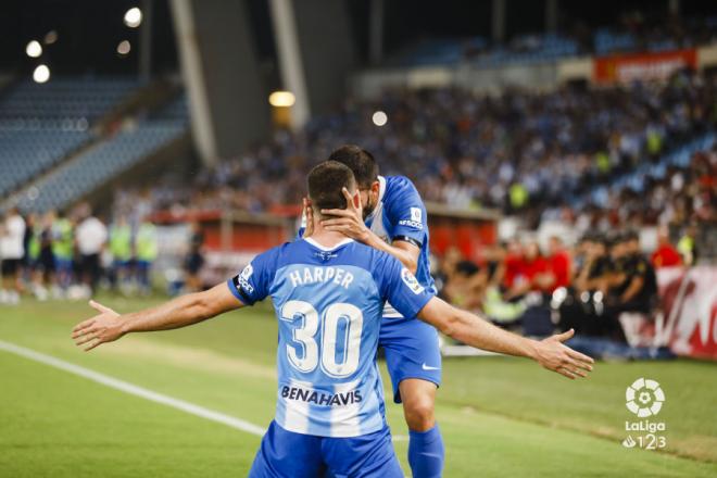 Pacheco celebra con Harper el gol del segundo ante el Almería (Foto: LaLiga Santander).