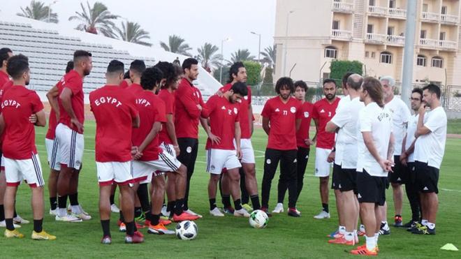 Michel Salgado con el cuerpo técnico de Egipto (Foto: Mohamed Elneny).