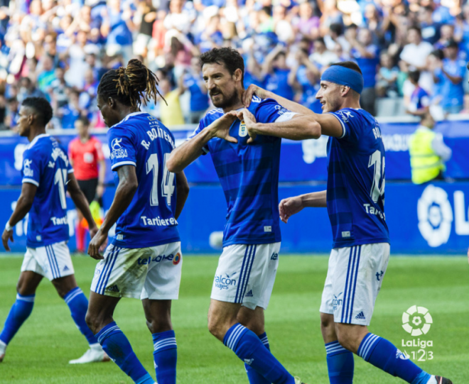 Toché celebra uno de los goles del Real Oviedo (Foto: LaLiga).