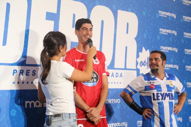 Carlos Fernández, en la presentación de los fichajes del Deportivo (Foto: Iris Miquel).