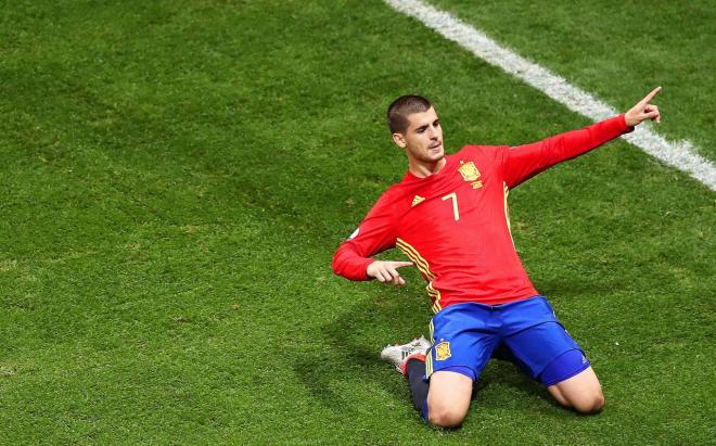 Álvaro Morata celebra un gol con la selección española en la Eurocopa de 2016 ante Turquía.