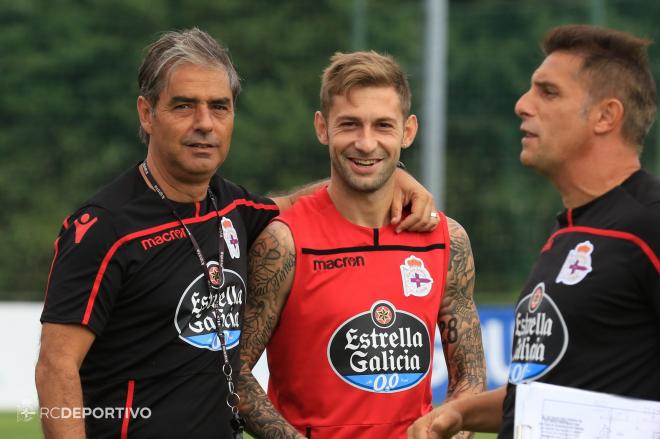 Fede Cartabia sonríe junto a Natxo González en un entrenamiento del Deportivo (Foto: RCD).