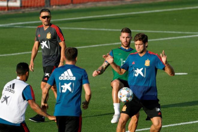 Luis Enrique, durante una sesión de entrenamiento en Las Rozas (Foto: EFE).